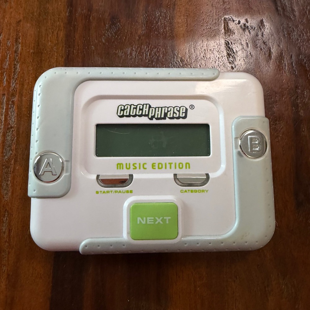 Hasbro Catch Phrase Music Edition Handheld Electronic Game 2005 White Green